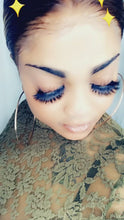 Load and play video in Gallery viewer, Glitzy Glamorous 5D Lashes
