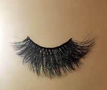 Load image into Gallery viewer, Glitzy Glamorous 5D lashes
